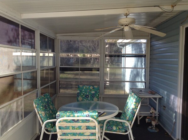 Ferienhaus, Mehrere Betten, Veranda, Gartenblick | Unterkunftsgelände