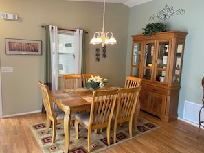Villa, 2 Queen Beds, Lanai, Garden View | Dining - 1546 Bottlebrush St (The Villages)