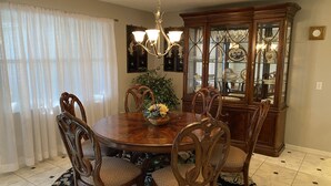 House, Multiple Beds, Pool Access, Golf View | Dining - 923 Oleander St (Lady Lake)