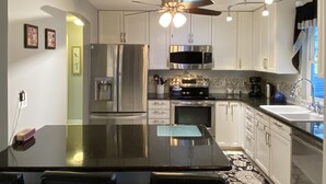 House, Multiple Beds, Pool Access, Golf View | Private kitchen - 923 Oleander St (Lady Lake)