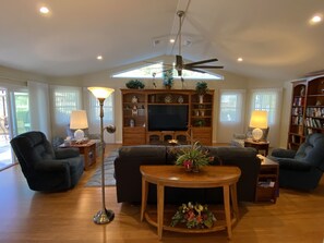 House, Multiple Beds, Pool Access, Golf View | Interior - 923 Oleander St (Lady Lake)