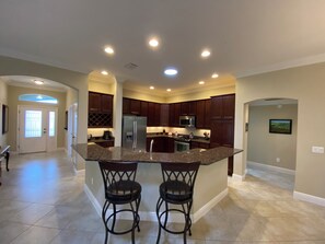 House, Multiple Beds, Lanai, Garden View | Private kitchen | Fridge, microwave, oven, stovetop - 1352 Kilgore Way (Wildwood)