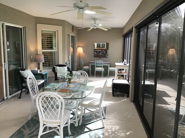 Maison, Plusieurs lits, lanai, vue sur le jardin | Restauration