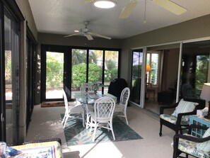 Maison, Plusieurs lits, lanai, vue sur le jardin | Terrasse/patio