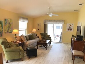 Living area - 1117 Tall Pine Ln (The Villages)