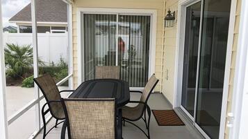 Biệt thự, nhiều giường, lanai, quang cảnh vườn | Khuôn viên nơi lưu trú