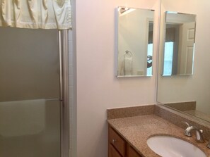 Villa, Multiple Beds, Lanai, Garden View | Bathroom - 1598 Bayou Pl (The Villages)