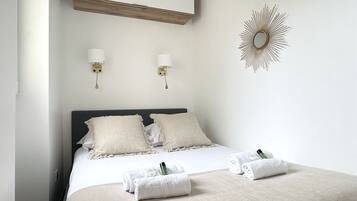 1 chambre, fer et planche à repasser, lit parapluie, Wi-Fi