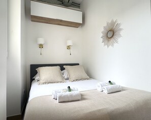 1 bedroom, iron/ironing board, travel crib, WiFi - Central Paris - Deluxe apartment for 2 (Paris)