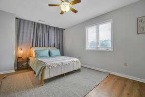 2 Schlafzimmer, Schreibtisch, Bügeleisen/Bügelbrett, WLAN