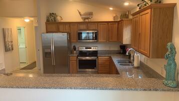 Villa, Multiple Beds, Lanai, Garden View | Private kitchen | Fridge, microwave, oven, stovetop