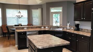 House, Multiple Beds, Lanai, Garden View | Private kitchen | Fridge, microwave, oven, stovetop