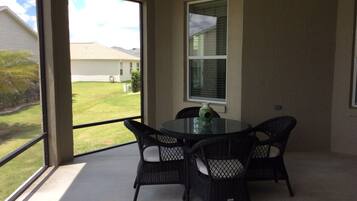 House, Multiple Beds, Lanai, Garden View | Outdoor dining