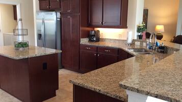 Rumah, Beberapa Tempat Tidur, beranda, pemandangan kebun | Dapur pribadi | Lemari es, microwave, oven, dan kompor