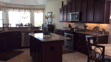 Rumah, Beberapa Tempat Tidur, beranda, pemandangan kebun | Dapur pribadi | Lemari es, microwave, oven, dan kompor