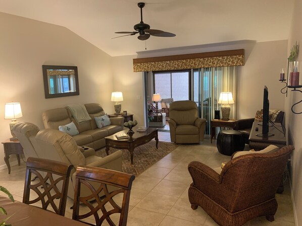 House, Multiple Beds, Lanai, Garden View | Living area | TV