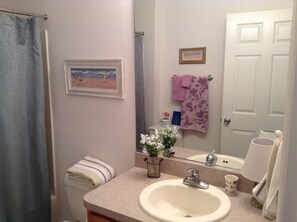 Villa, Multiple Beds, Patio, Garden View | Bathroom - 676 Richland Rd (The Villages)