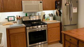 別墅, 多張床, 庭院, 花園景觀 | 私人廚房 | 電冰箱、微波爐、烤箱、爐台