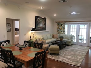 House, Multiple Beds, Lanai, Garden View | Dining
