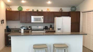 Villa, Multiple Beds, Patio, Garden View | Private kitchen | Fridge, microwave, oven, stovetop