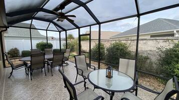 Tempat makan outdoor