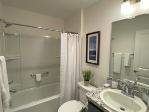 Villa, Multiple Beds, Patio, Garden View | Bathroom - 344 Logan St (Wildwood)
