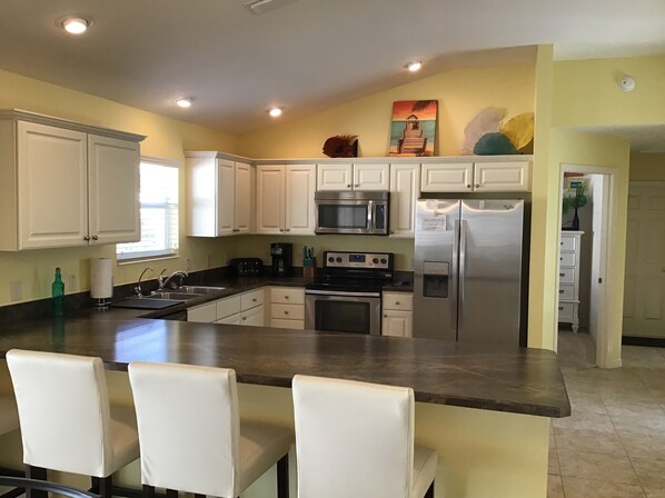 Villa, Multiple Beds, Lanai, Garden View | Private kitchen | Fridge, microwave, oven, stovetop