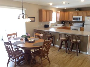 Villa, Multiple Beds, Lanai, Garden View | Dining - 2346 Ridgeway Ct (The Villages)