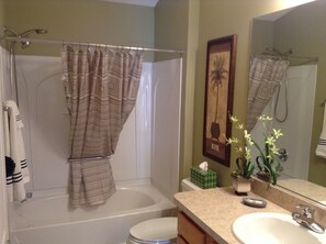 Villa, Multiple Beds, Lanai, Garden View | Bathroom