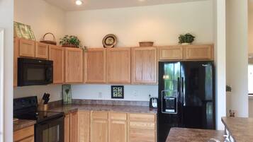 Rumah, Beberapa Tempat Tidur, dapur, pemandangan kebun | Dapur pribadi | Lemari es, microwave, oven, dan kompor