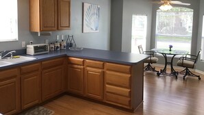 Private kitchen - 711 Antonia Ln (Lady Lake)