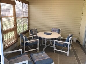 House, Multiple Beds, Lanai, Garden View | Outdoor dining