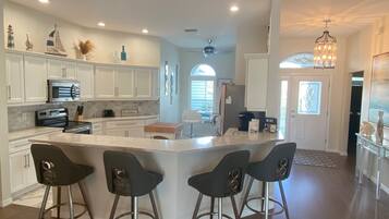 Rumah, Beberapa Tempat Tidur, akses ke kolam renang, pemandangan lapangan golf | Dapur pribadi | Lemari es, microwave, oven, dan kompor