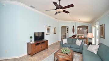 Vila, Beberapa Tempat Tidur, hot tub, pemandangan kebun | Area keluarga | TV