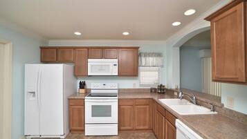 Villa, Multiple Beds, Hot Tub, Garden View | Private kitchen | Fridge, microwave, oven, stovetop