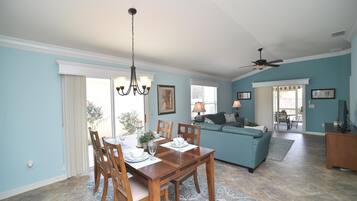 Villa, Multiple Beds, Hot Tub, Garden View | Dining