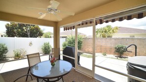 Outdoor dining - 3136 Kimberwicke Ave (Wildwood)