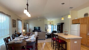 Huis, Meerdere bedden, veranda, uitzicht op tuin | Dineren