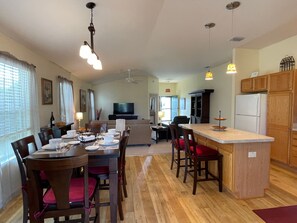 House, Multiple Beds, Lanai, Garden View | Dining - 1373 Ducksbury St (Wildwood)