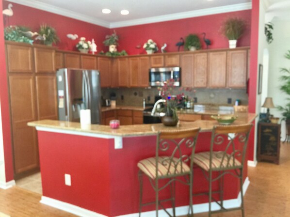 Villa, Multiple Beds, Lanai, Garden View | Private kitchen | Fridge, microwave, oven, stovetop - 1733 Sagecrest Ct (The Villages)