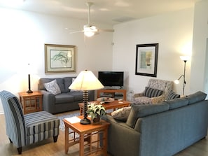 House, Multiple Beds, Lanai, Garden View | Living area - 1868 Poppy Cir (The Villages)