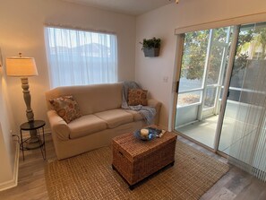Living area - 408 Calzada Court (Lady Lake)
