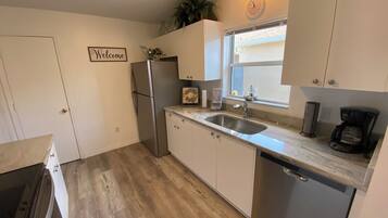 Villa, Multiple Beds, Patio, Garden View | Private kitchen | Fridge, microwave, oven, stovetop