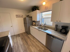 Villa, Multiple Beds, Patio, Garden View | Private kitchen | Fridge, microwave, oven, stovetop - 408 Calzada Court (Lady Lake)