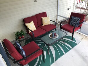 Villa, Mehrere Betten, Veranda, Gartenblick | Unterkunftsgelände