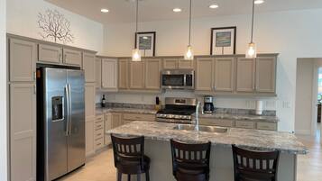 Rumah, Beberapa Tempat Tidur, beranda, pemandangan kebun | Dapur pribadi | Lemari es, microwave, oven, dan kompor