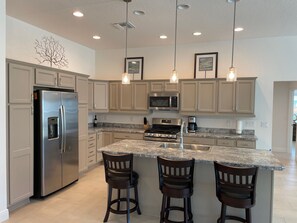 House, Multiple Beds, Lanai, Garden View | Private kitchen | Fridge, microwave, oven, stovetop - 2430 Manisha Ln (The Villages)