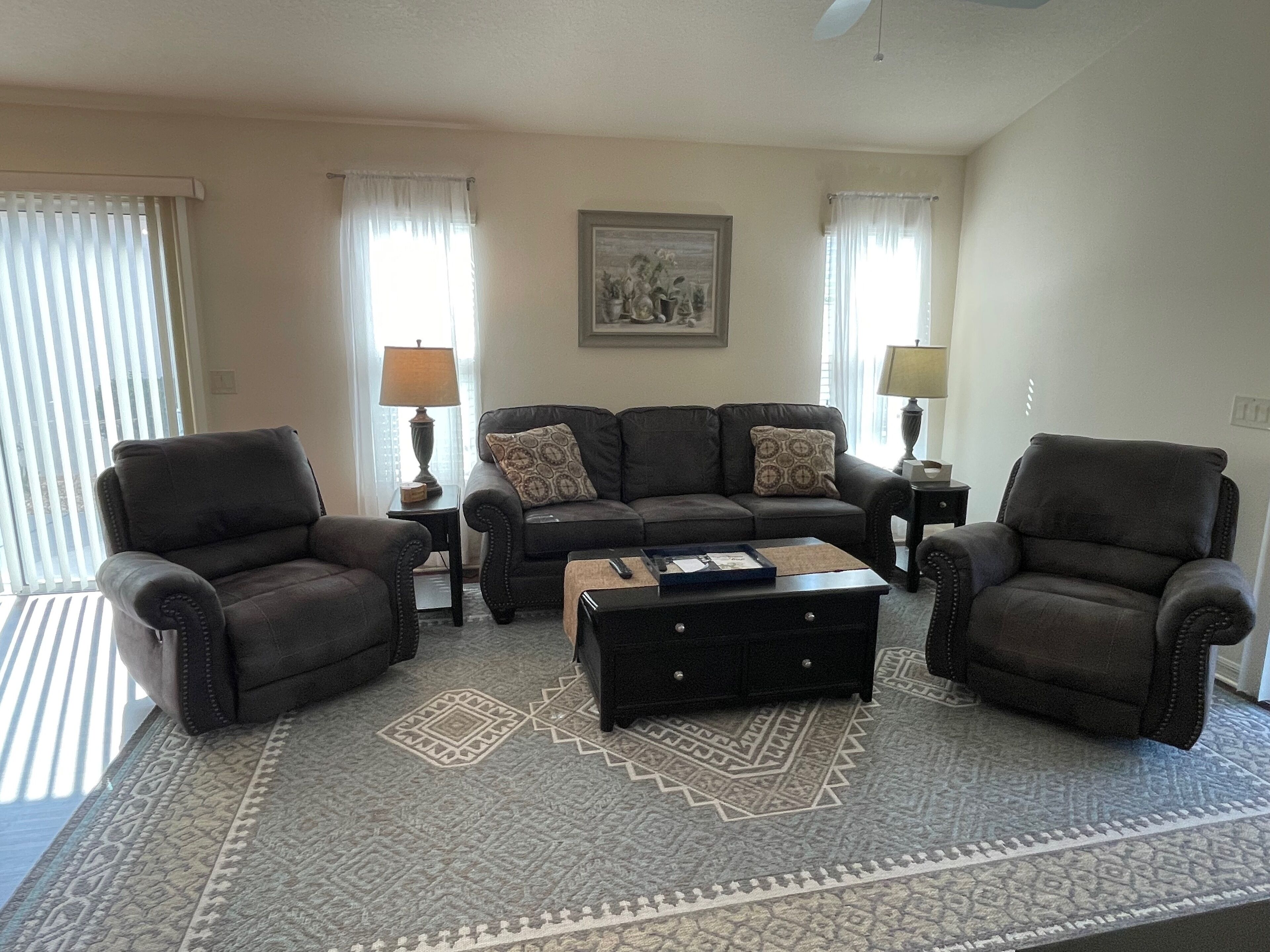 Villa, 2 grands lits, lanai, vue sur le jardin | Aire de séjour | Téléviseur