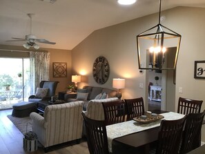 單棟房屋, 多張床, 露台, 花園景 | 內部