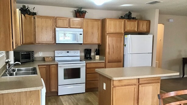 Private kitchen - 3068 Islawild Way (Wildwood)